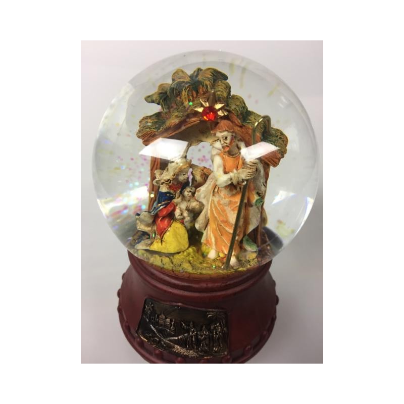 Snow globe Nativity scene with relief base