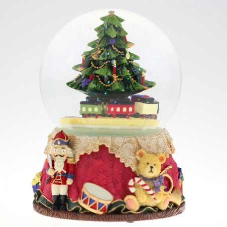 Snow globe with Christmas tree