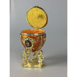 Boîte à musique en forme d’œuf, jaune, style Fabergé 